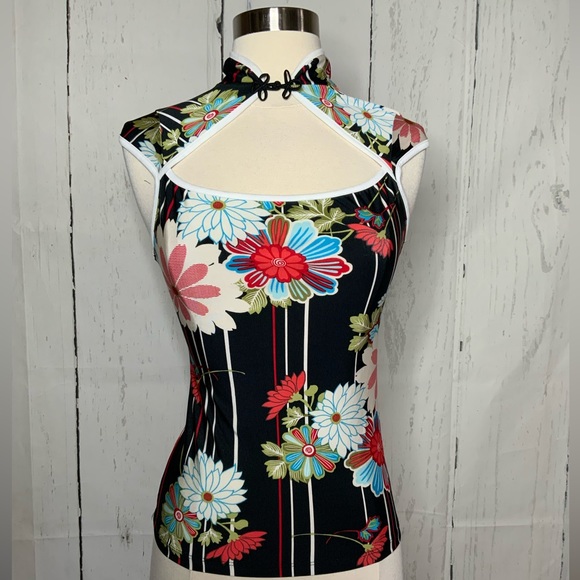 A back Too - Picture 3 of 8